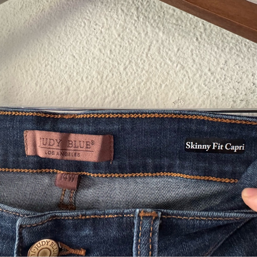 Modern Judy Blue 14W Dark Wash Skinny Fit Capri Jeans Denim Minimalist Casual - Picture 4 of 15